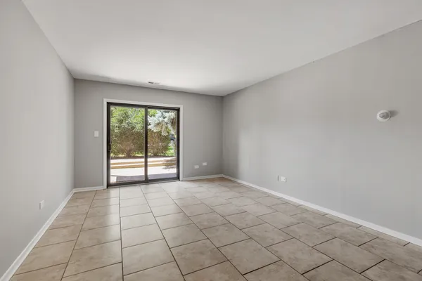 $1,800 | 1444 Stonebridge Circle, Unit H3, Wheaton, IL 60189