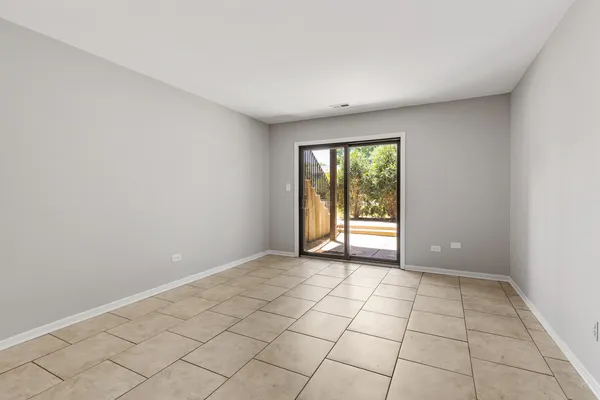 $1,800 | 1444 Stonebridge Circle, Unit H3, Wheaton, IL 60189