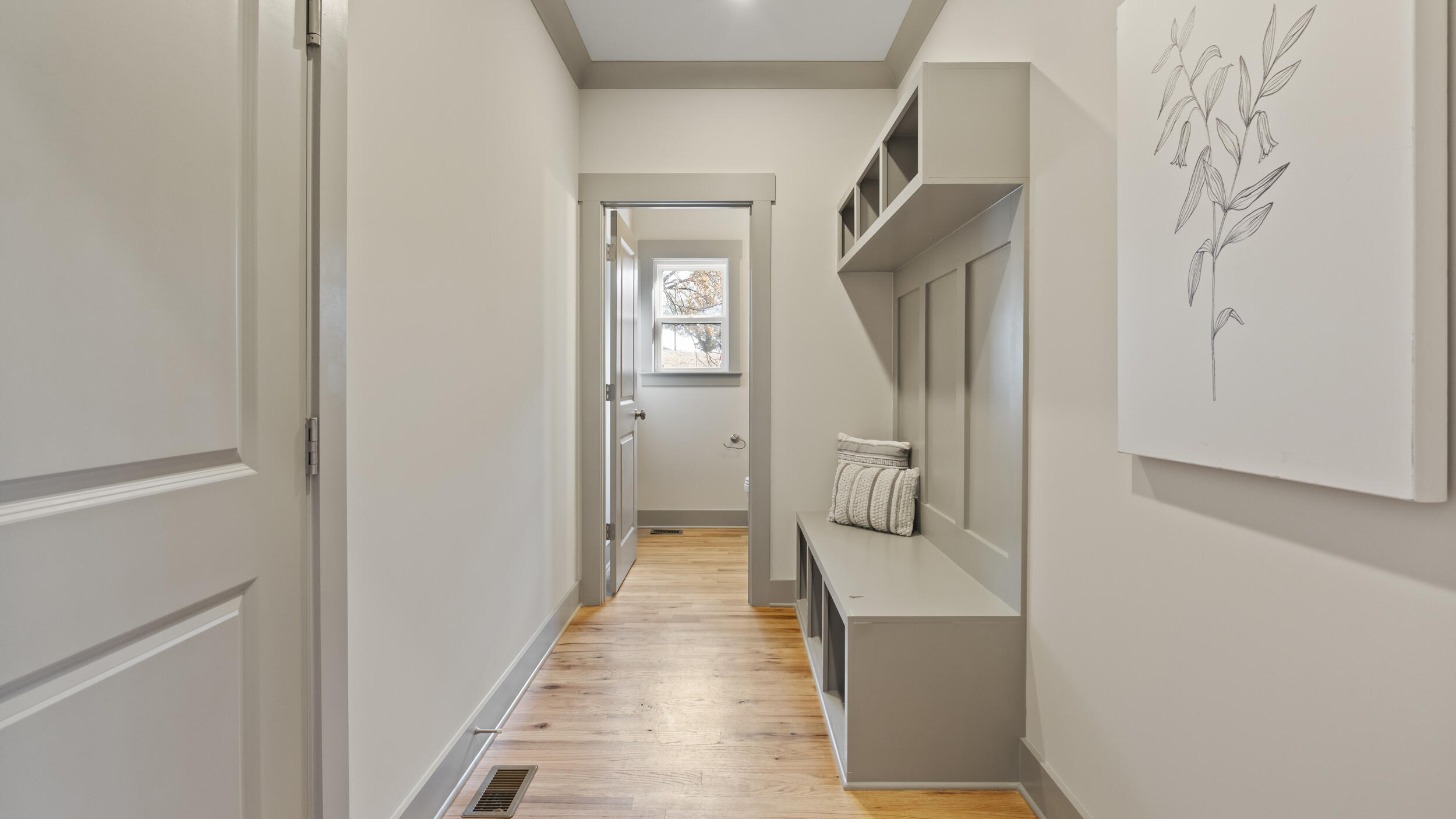 1226 Thomas Lane Hixson, TN 37343 - Photo 5 of 55 entry off the garage