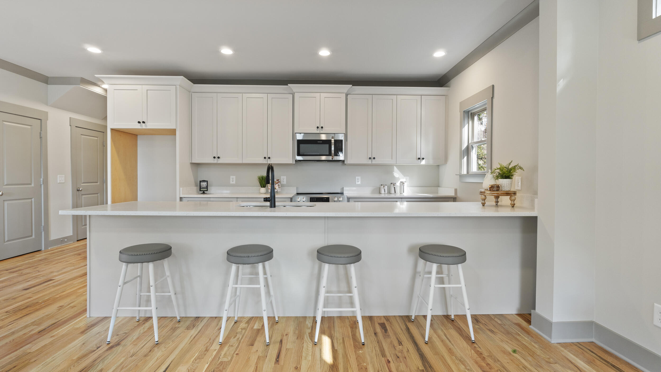 1226 Thomas Lane Hixson, TN 37343 - Photo 7 of 55 kitchen