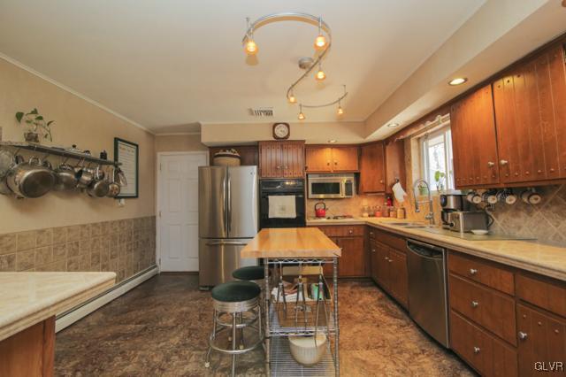 161 Forest Road Bangor, PA 18013 - Photo 2 of 41 Gallery Image 2
