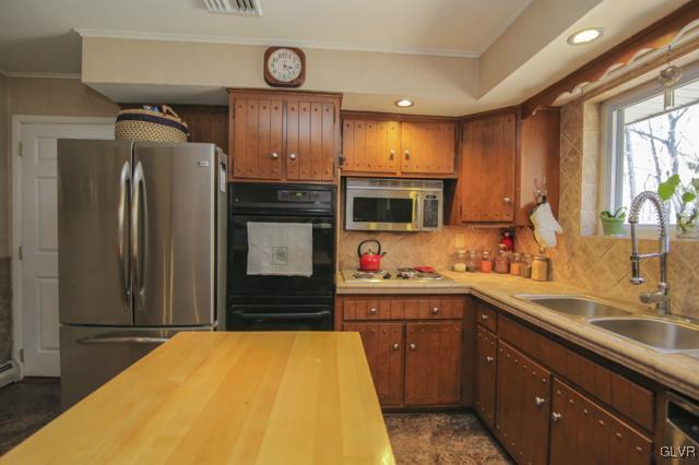 161 Forest Road Bangor, PA 18013 - Photo 3 of 41 Gallery Image 3