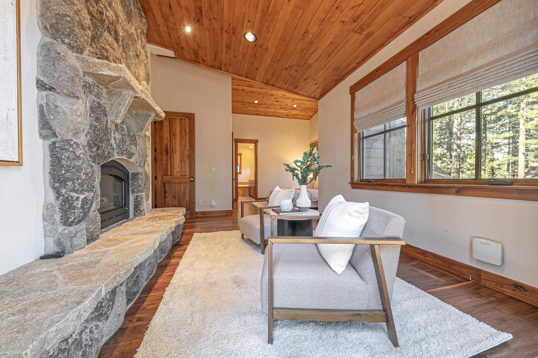 11541 Bottcher Loop Truckee, CA 96161 - Photo 14 of 28 a living room with furniture and a potted plant