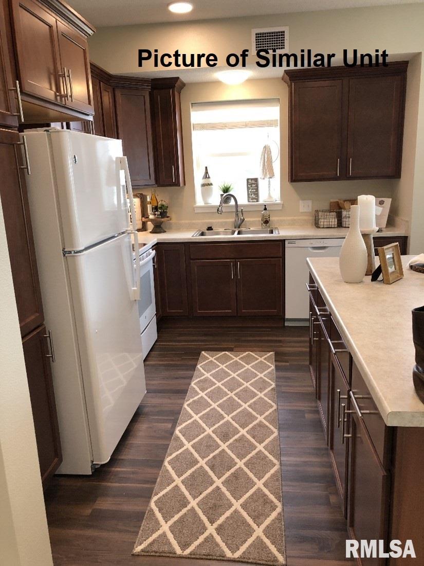 2592 Middle Road, Unit 201 Bettendorf, IA 52722 - Photo 6 of 10 Gallery Image 6