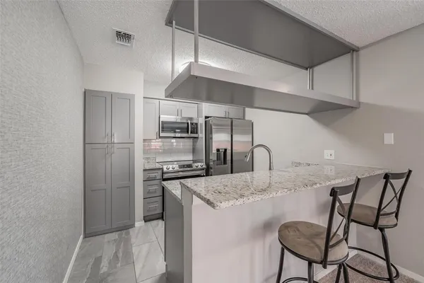 $2,100 | 941 Turtle Cove, Unit 129, Irving, TX 75060