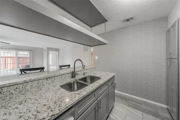 $2,100 | 941 Turtle Cove, Unit 129, Irving, TX 75060