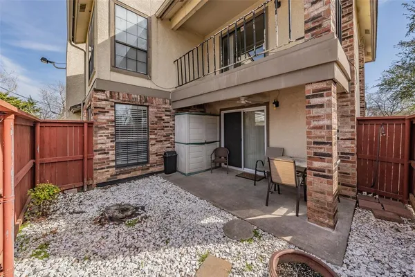 $2,100 | 941 Turtle Cove, Unit 129, Irving, TX 75060