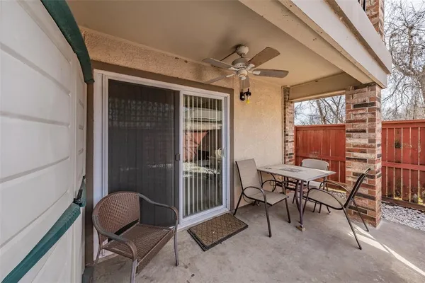 $2,100 | 941 Turtle Cove, Unit 129, Irving, TX 75060