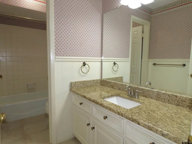 $1,995 | 512 Top Hill Drive, Tyler, TX 75703