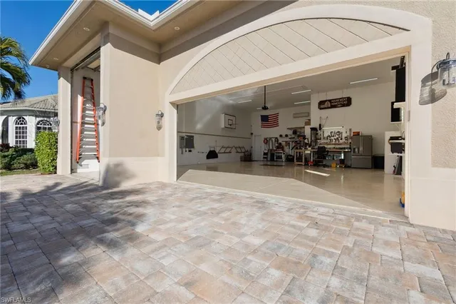 a view of a livingroom with furniture
