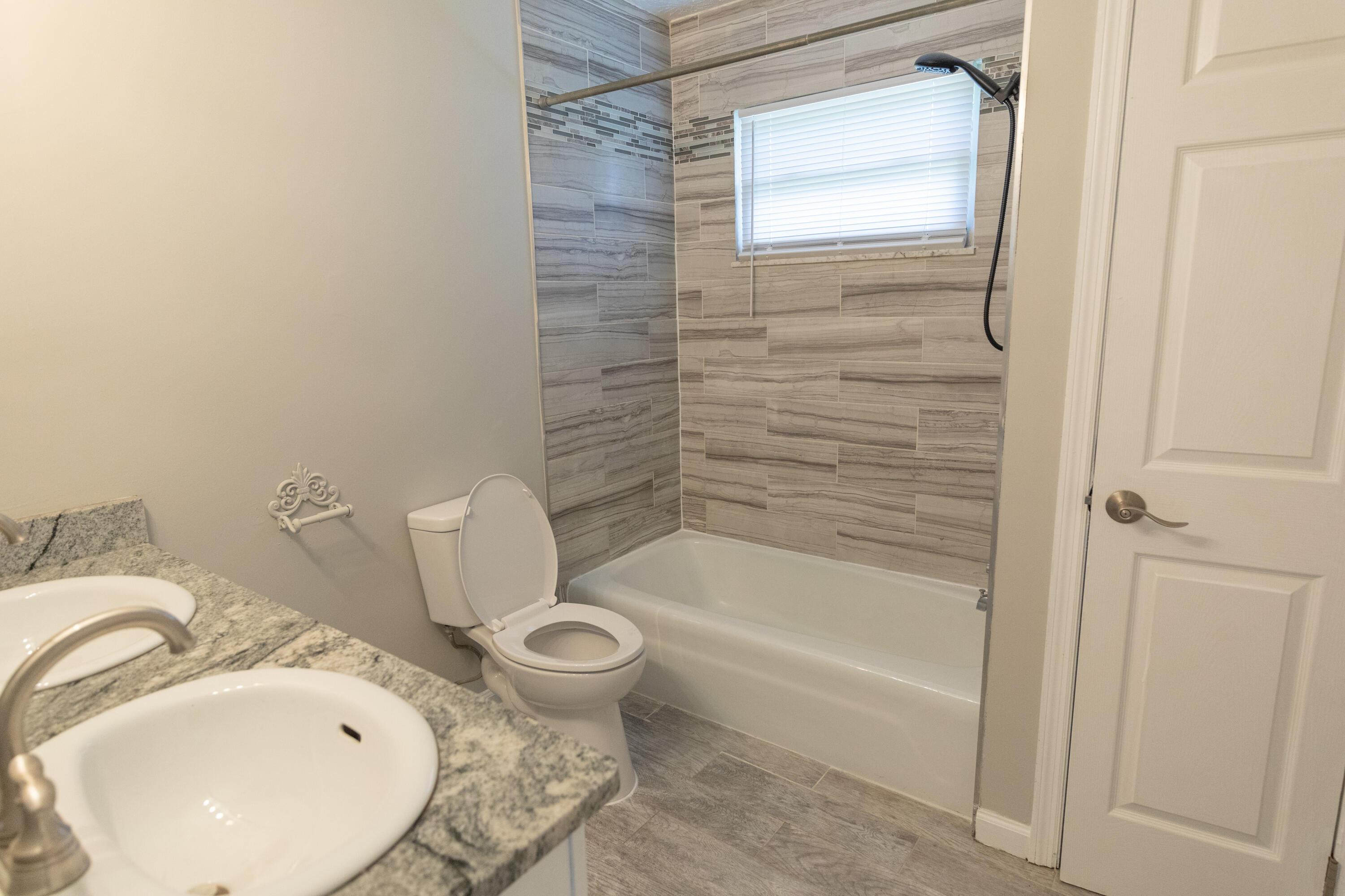 2114 Baldwin Road Reynoldsburg, OH 43068 - Photo 25 of 34 Hallway Bath