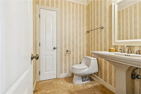 $698,000 | 4232 Fontainebleau Drive, New Orleans, LA 70125