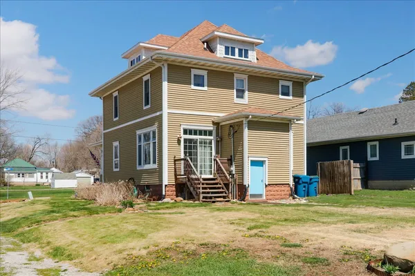 $179,000 | 302 East Main Street, Colfax, IL 61728