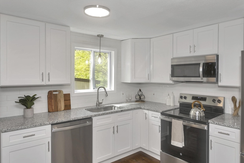 124 Hudson Street Springfield, MA 01118 - Photo 18 of 39 Gallery Image 18