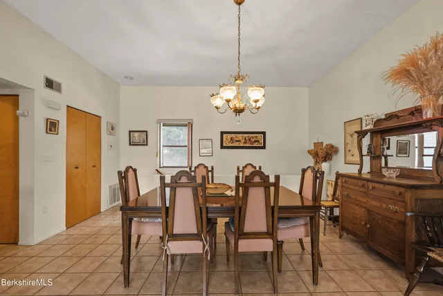 $337,500 | 7 Rolling Hills, Unit 71, Lenox, MA 01240