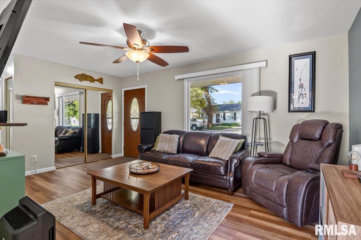 1326 Johnson Lane Springfield, IL 62702 - Photo 2 of 7 Gallery Image 2