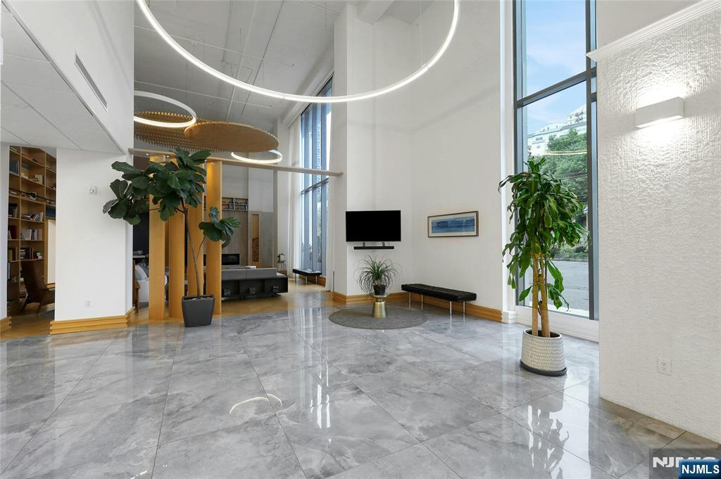 3 Somerset Lane, Unit 109 Edgewater, NJ 07020 - Photo 39 of 50 a view of entryway and hall