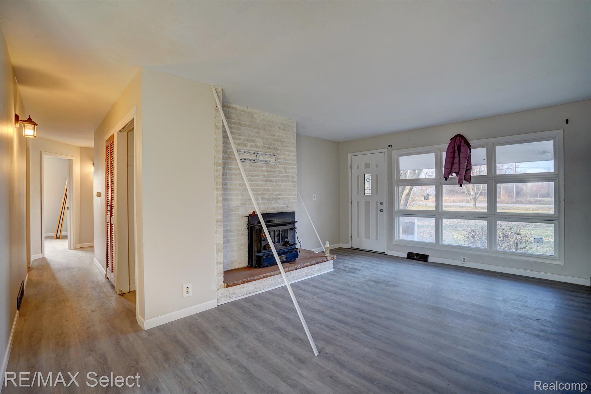 6296 East Carpenter Road Flint, MI 48506 - Photo 3 of 22 Gallery Image 3