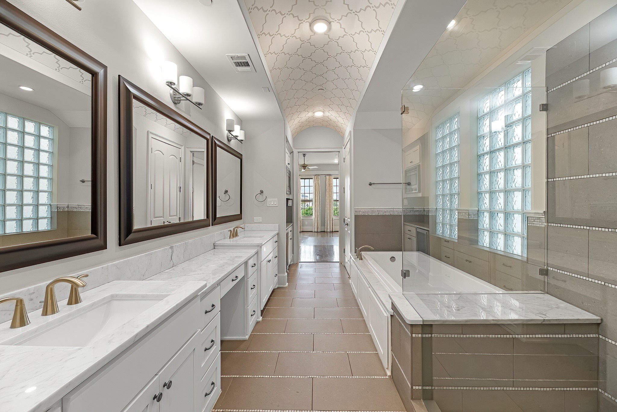3709 Somerset Commons Lane Houston, TX 77055 - Photo 19 of 32 a large bathroom with a large tub and sink