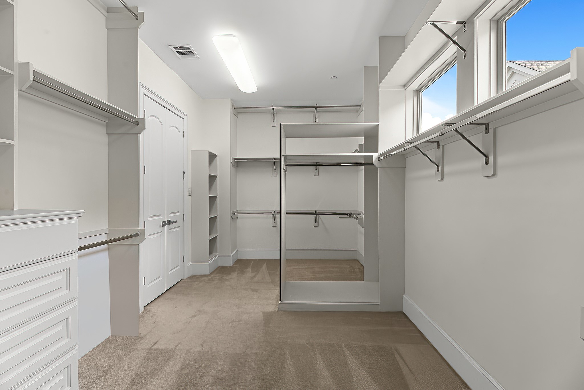 3709 Somerset Commons Lane Houston, TX 77055 - Photo 21 of 32 a view of an empty walk in closet