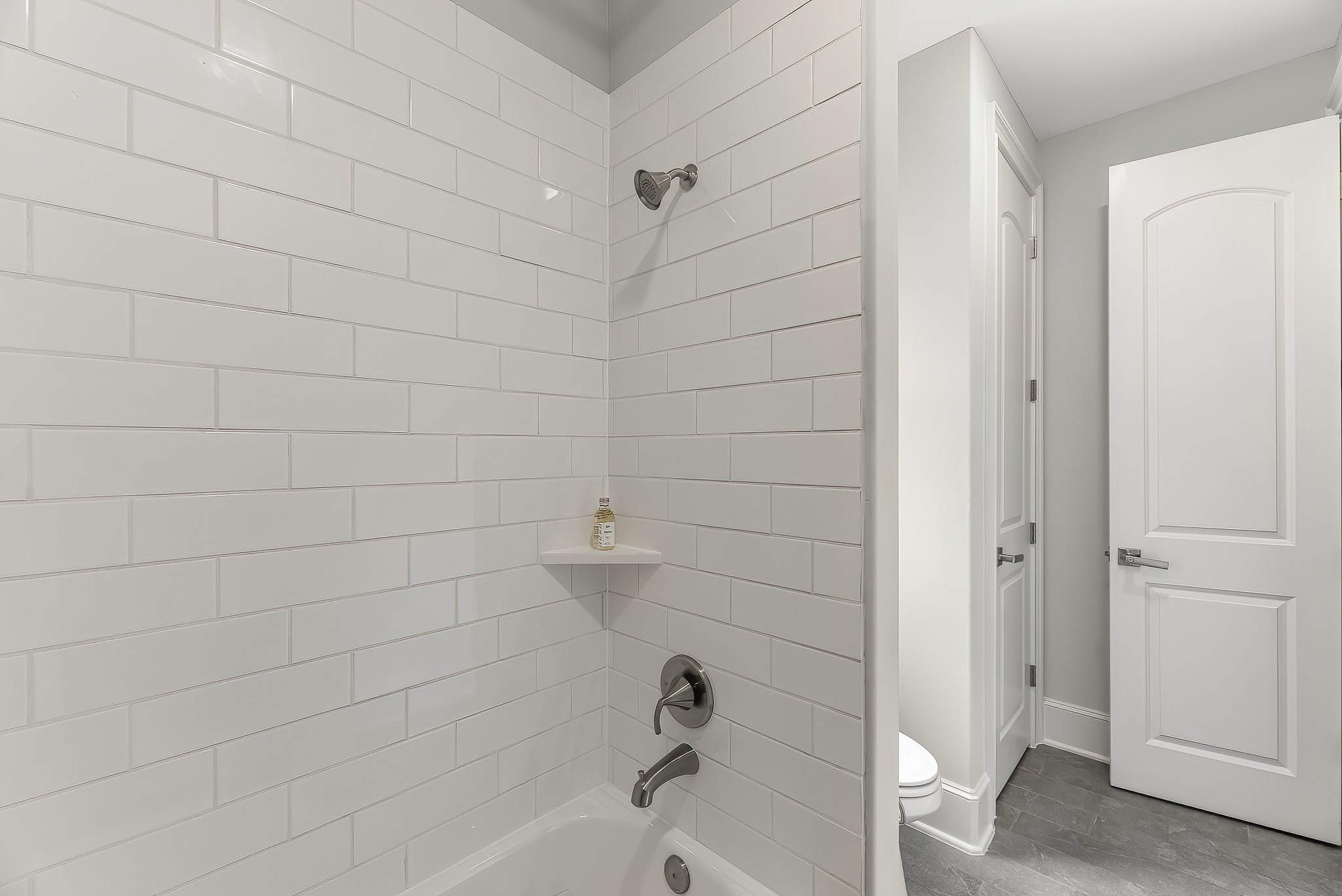 3709 Somerset Commons Lane Houston, TX 77055 - Photo 29 of 32 a bathroom with a bathtub