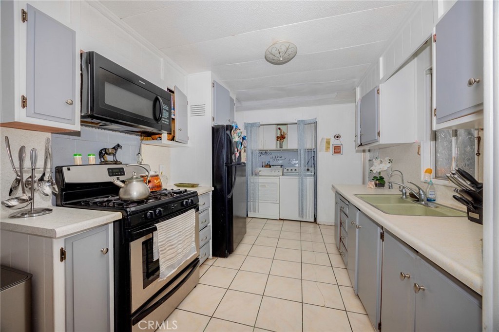 1155 South Riverside Avenue, Unit 39 Rialto, CA 92376 - Photo 22 of 37