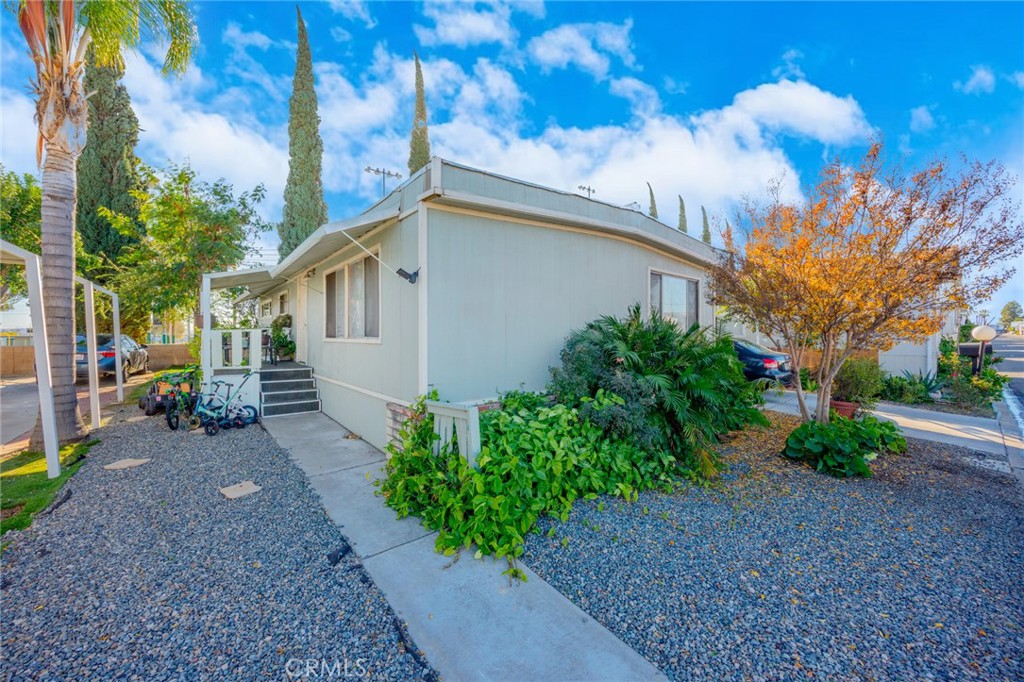 1155 South Riverside Avenue, Unit 39 Rialto, CA 92376 - Photo 7 of 37