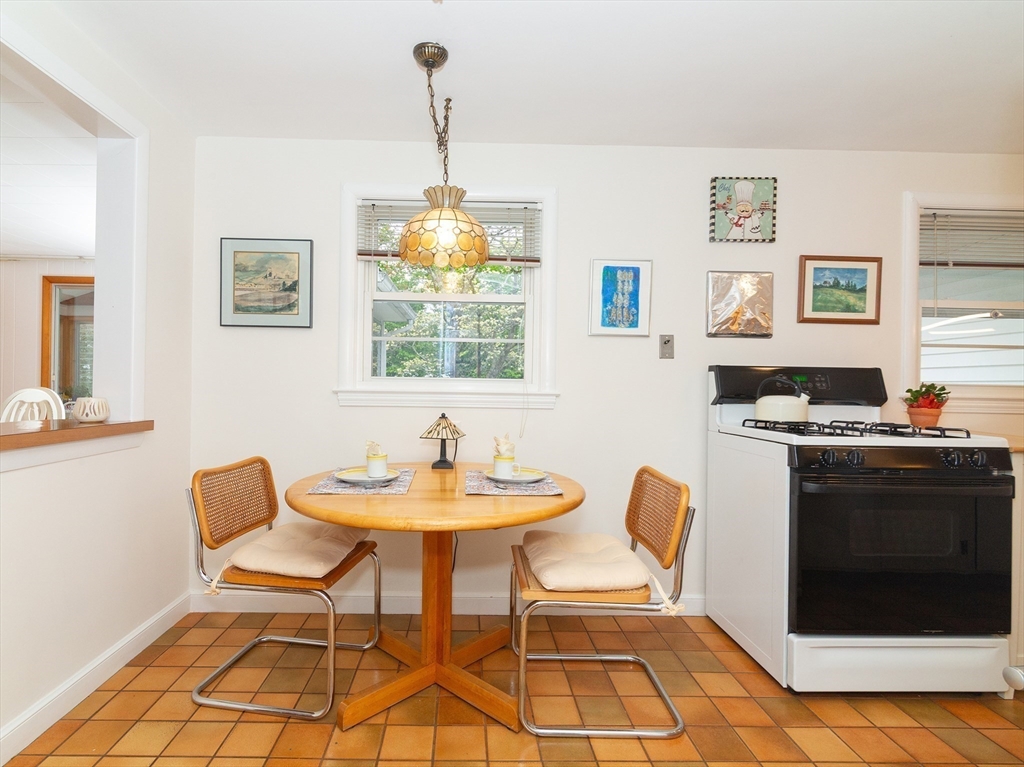40 Dunster Road Framingham, MA 01702 - Photo 9 of 38
