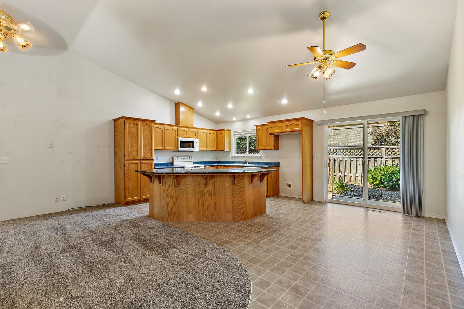 1234 Pheasant Way Central Point, OR 97502 - Photo 9 of 37 14_PW_14_mls