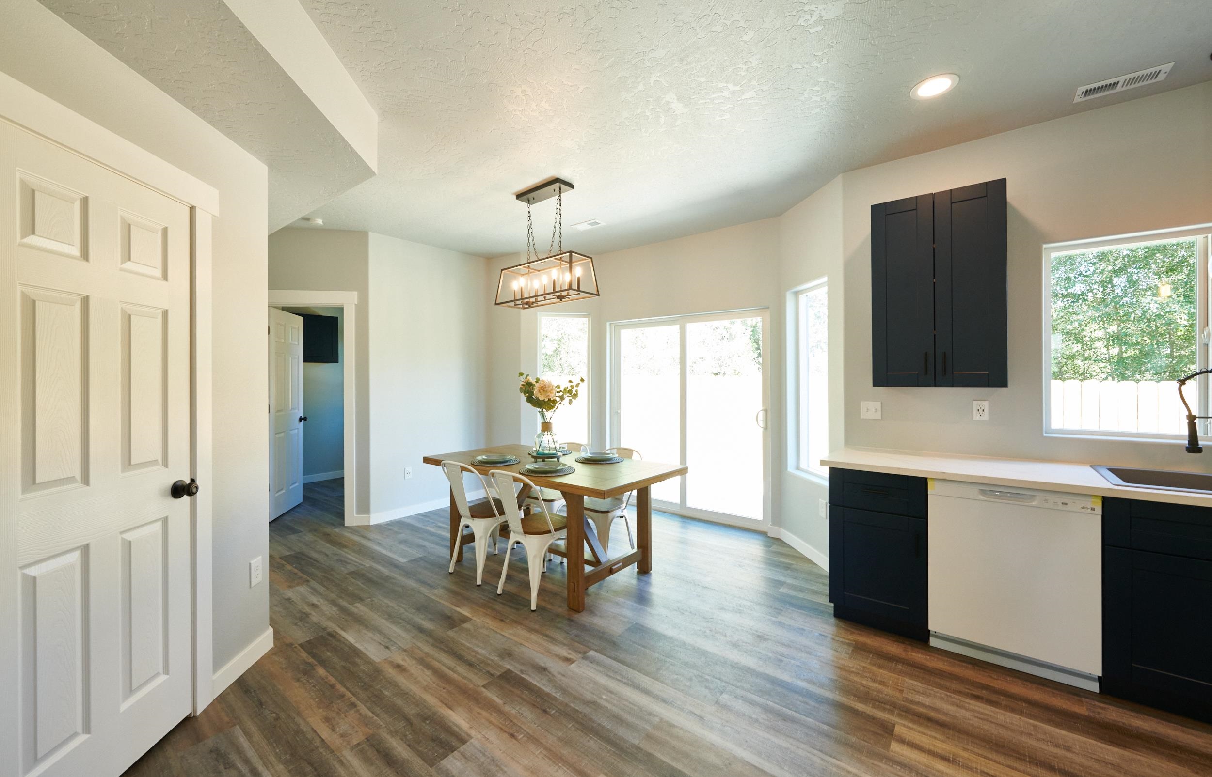 522 West Ivanhoe Road Spokane, WA 99218 - Photo 5 of 20