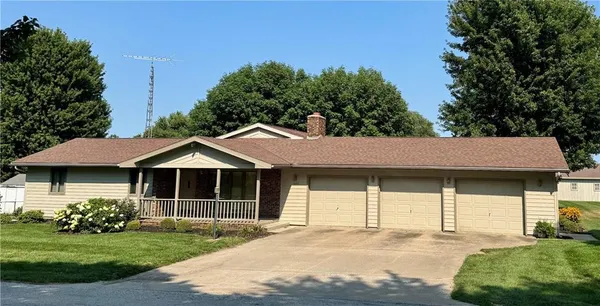 $450,000 | 1602 Ridge Drive, Mound City, MO 64470
