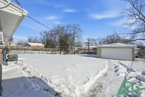 $124,999 | 16515 Plymouth Drive, Markham, IL 60428