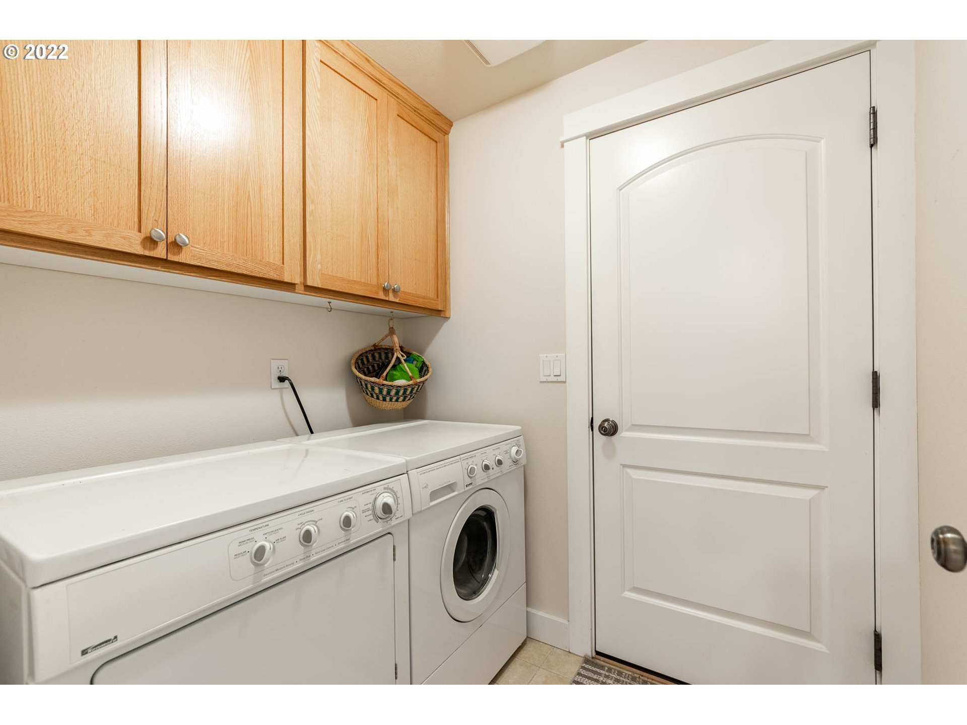 4019 Douglas Drive Springfield, OR 97478 - Photo 15 of 32 a utility room with dryer and washer