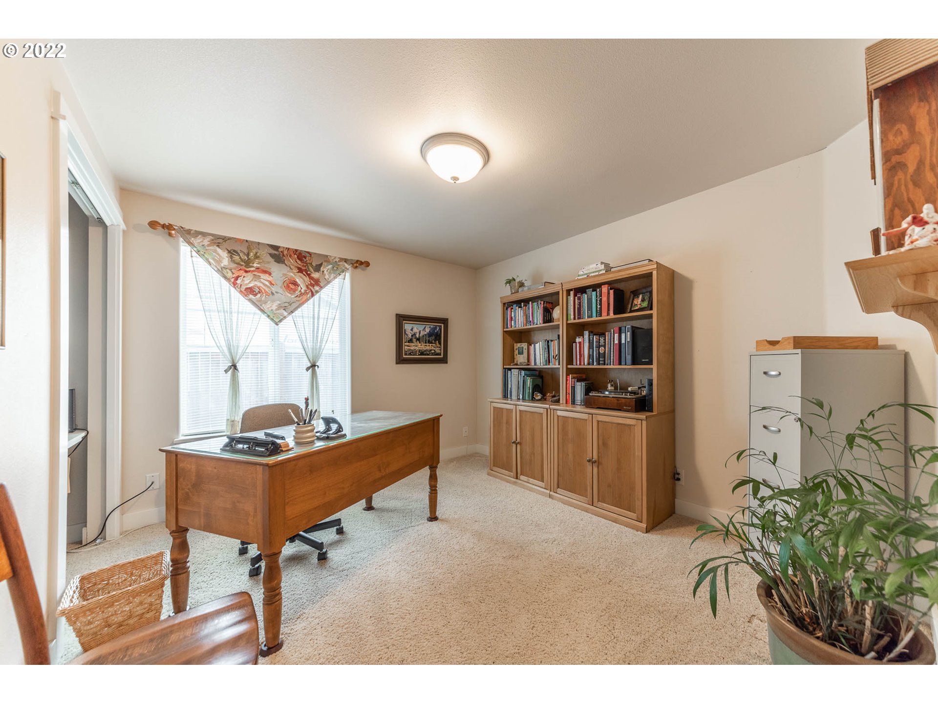 4019 Douglas Drive Springfield, OR 97478 - Photo 18 of 32 a living room with furniture and a table