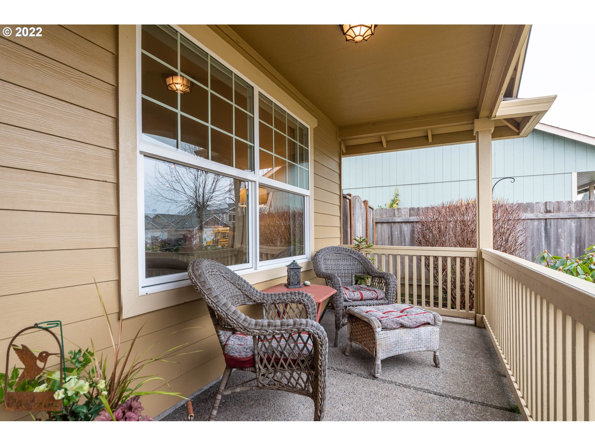 4019 Douglas Drive Springfield, OR 97478 - Photo 3 of 32 a outdoor space with a couch