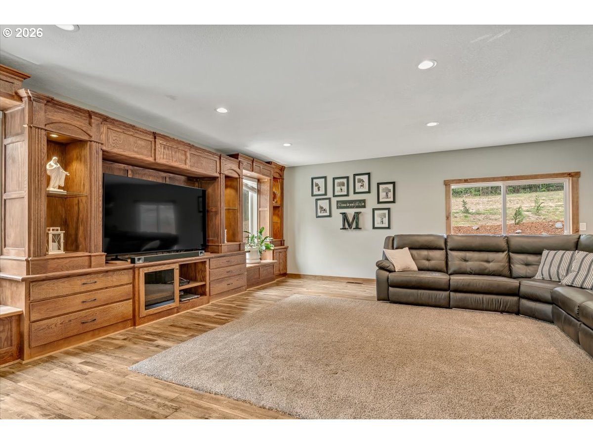 4825 Cooper Hollow Road Dallas, OR 97338 - Photo 9 of 48