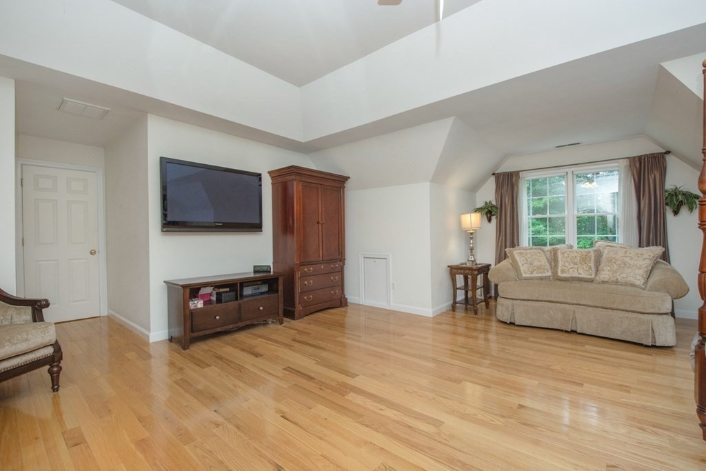 18 Castle Road Northborough, MA 01532 - Photo 12 of 16 Gallery Image 12