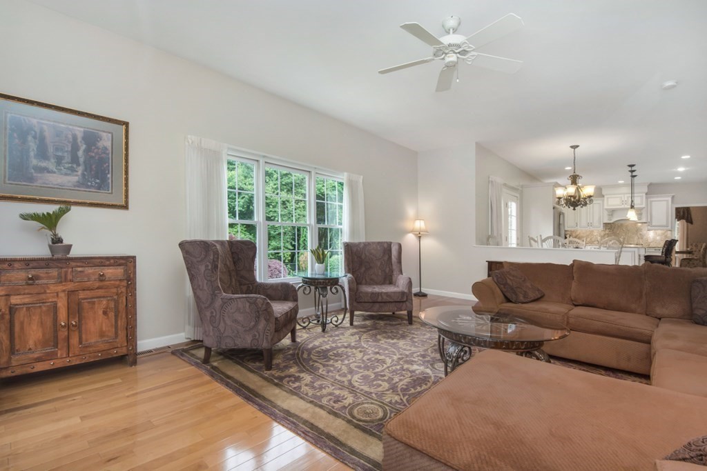 18 Castle Road Northborough, MA 01532 - Photo 3 of 16 Gallery Image 3