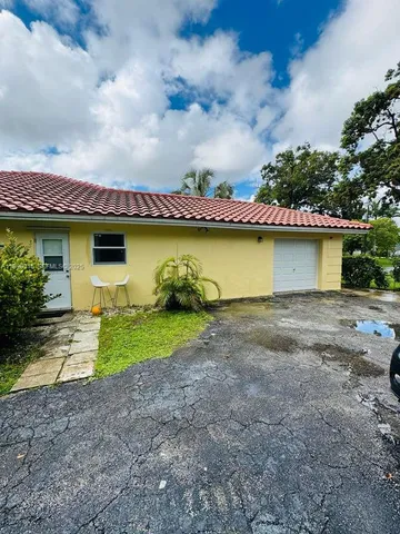 $700,000 | 3405 Northwest 82nd Avenue, Coral Springs, FL 33065