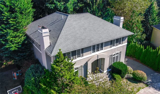 a view of a house with a yard and plants