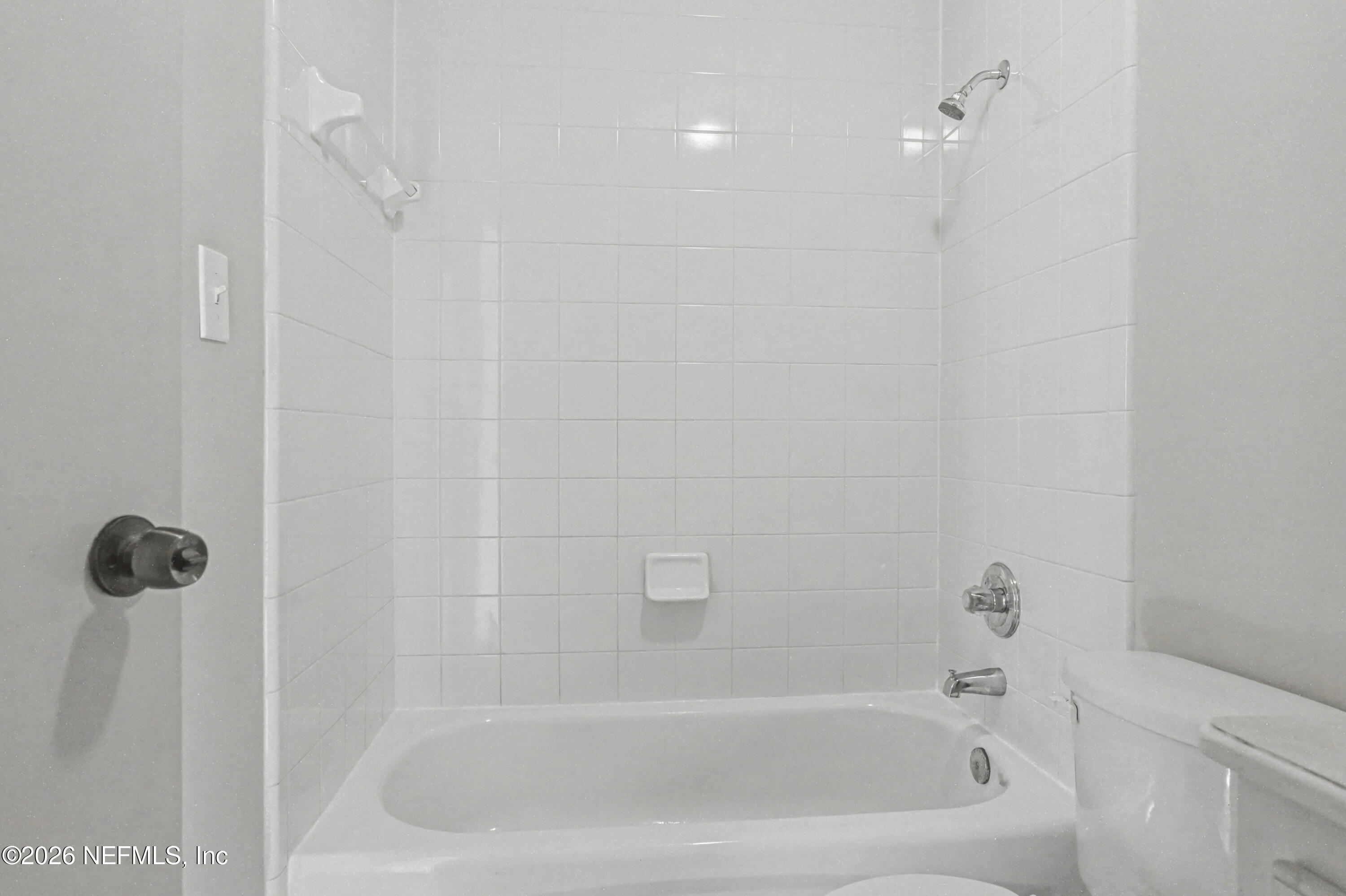 215 Orchis Road St. Augustine, FL 32086 - Photo 18 of 51 a bathroom with a bathtub