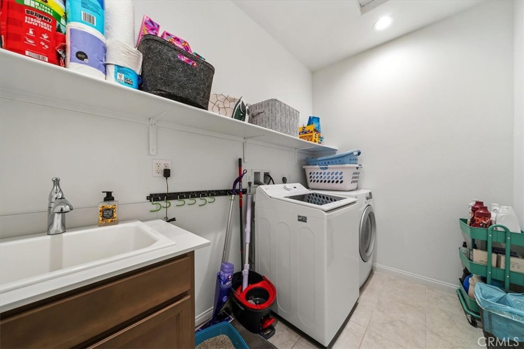 12766 Blush Court Riverside, CA 92503 - Photo 38 of 55 a utility room with dryer and washer