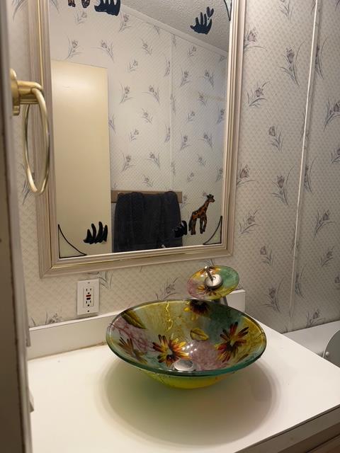 2500 Highway 59, Unit 270 Merced, CA 95348 - Photo 6 of 14 a bathroom with a sink and a mirror