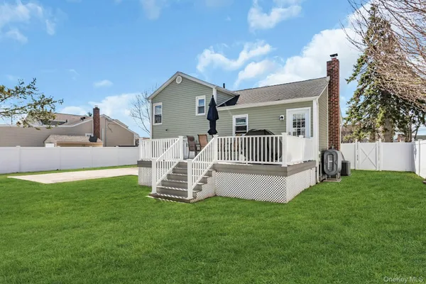 $739,000 | 25 Young Street, West Babylon, NY 11704