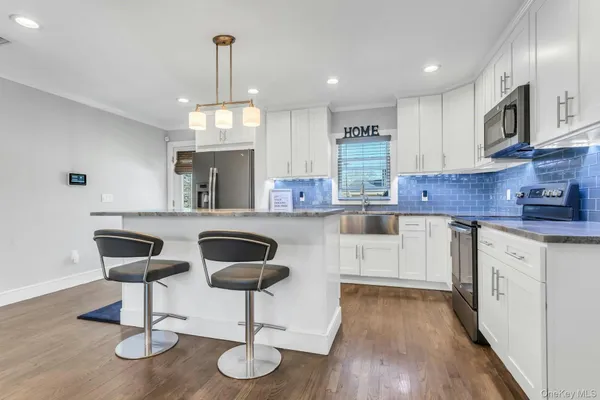 $739,000 | 25 Young Street, West Babylon, NY 11704
