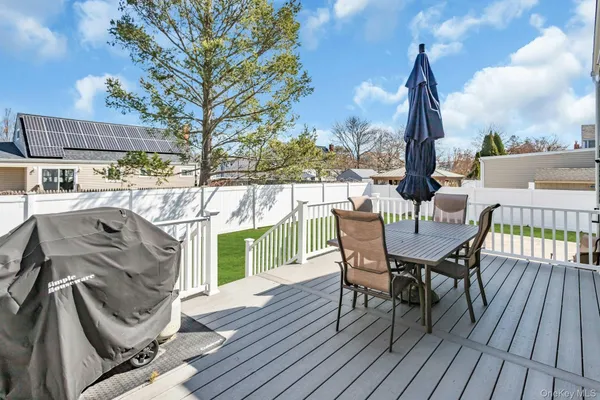 $739,000 | 25 Young Street, West Babylon, NY 11704