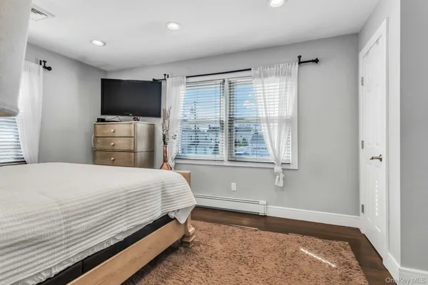$739,000 | 25 Young Street, West Babylon, NY 11704