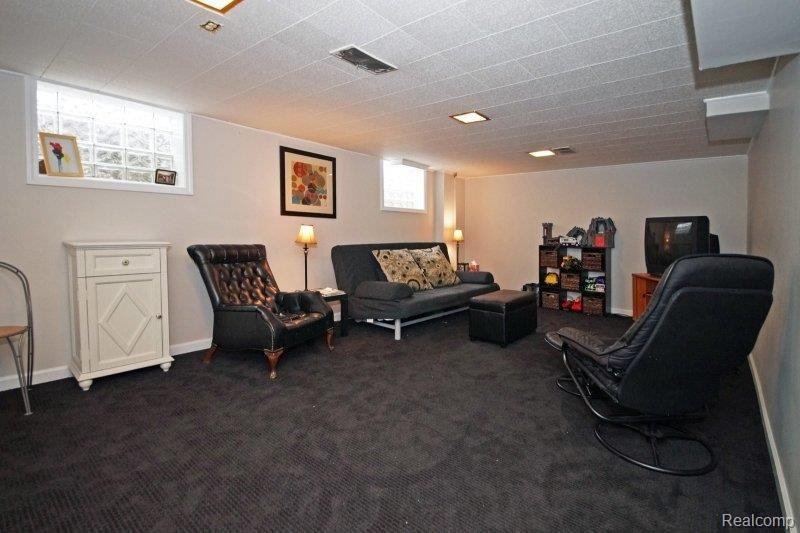 401 Roland Court Grosse Pointe, MI 48236 - Photo 25 of 25 DSC02448.JPG