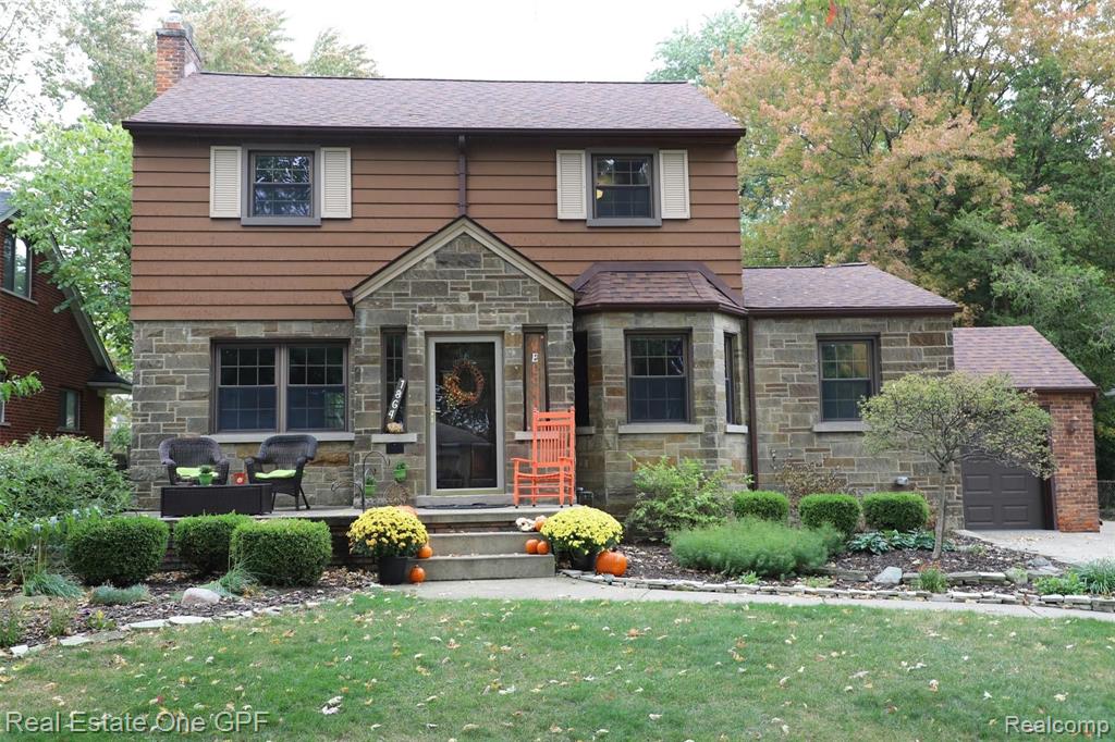 1864 Hawthorne Road Grosse Pointe Woods, MI 48236 - Photo 1 of 30