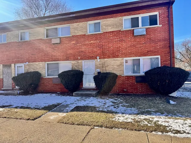 $2,600 | 2035 171st Street, Hazel Crest, IL 60429